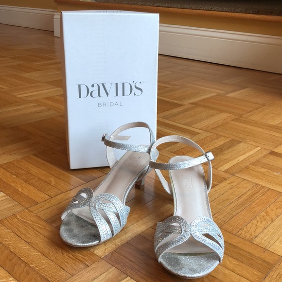 David’s Bridal silver crystal 2” heel sandals SZ 2 - Picture 2 of 6